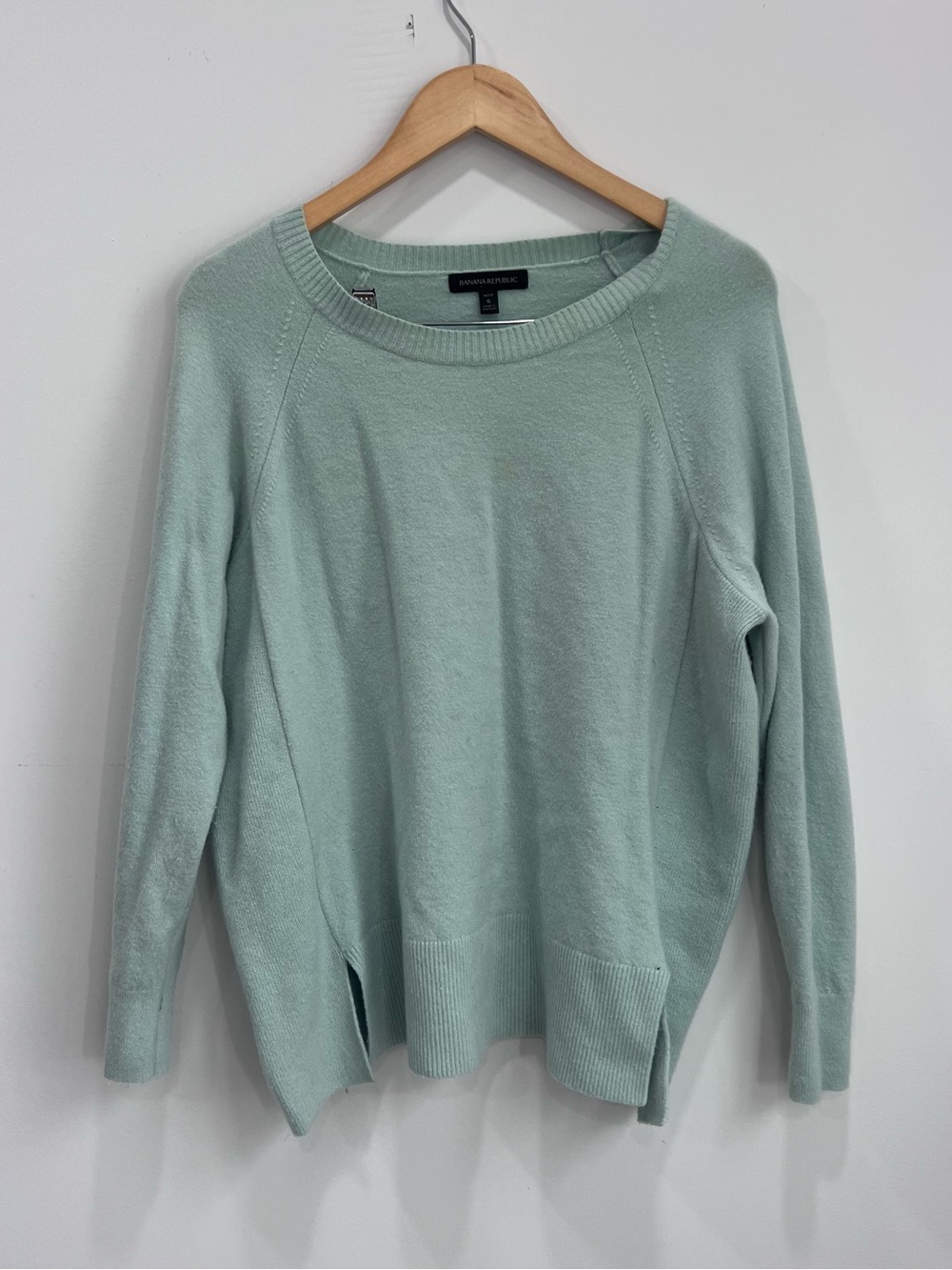 Banana Republic Mint Green Scoop Neck Sweater (faint stain / discoloration)